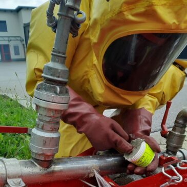 Dritter Lehrgang für den Einsatz im Chemikalienschutzanzug