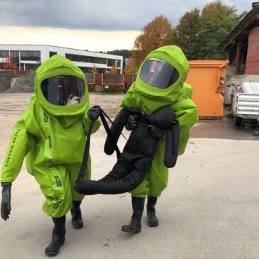 Erneut Träger*innen von Chemikalienschutzanzügen erfolgreich ausgebildet